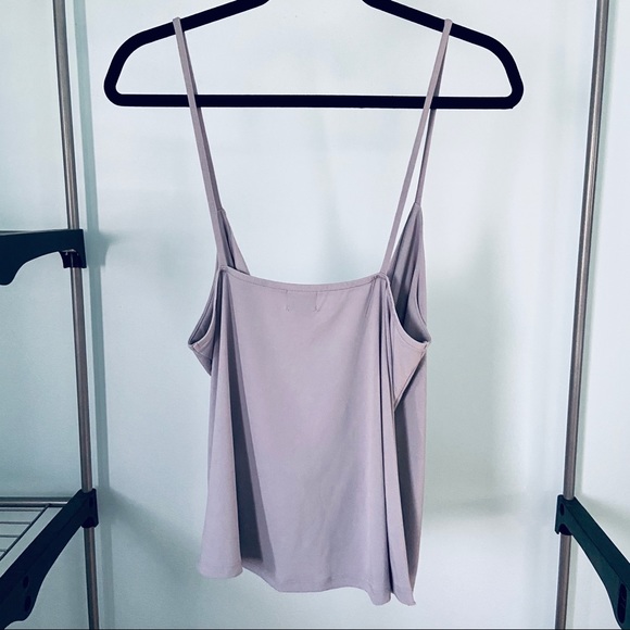 💚 $4 BUNDLED free press • Gray Surplice Wrap Tank - Picture 4 of 8